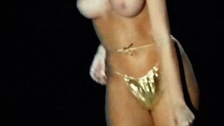 İŞTE BÖYLE - 80'ler tarzı topuklu ayakkabılı striptiz dansı