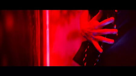 Charlize Theron'un Atomic Blonde Filmindeki Seks Sahnesi
