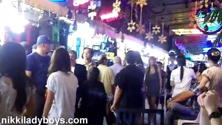Bangkok Sokak Ladyboyları