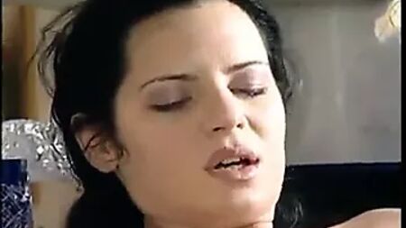 Patty Page, Fransız Rivierası'nda Sevişiyor