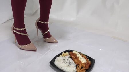 Yüksek topuklu ayakkabılar ve yemek tutkusu