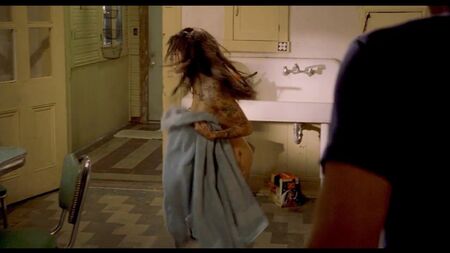 Sarah Shahi, Bullet To The Head Filminde Çıplak Görüntüleri – ScandalPlanet.Com