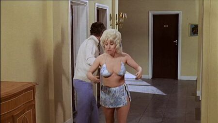 Barbara Windsor'un Başrolde Olduğu En İyi Carry On Filmleri