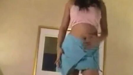 Endonezyalı model Midah'ın erotik dansı