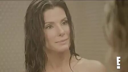 Sandra Bullock ve Chelsea Handler Duşta