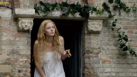 Rebecca Ferguson'un Çıplak Göğüsleri ve "The White Queen" Dizisindeki Seks Sahneleri