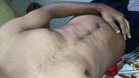 Hintli seksi vücut, ateşli ve seksi karın kasları seni çılgınca boşaltacak