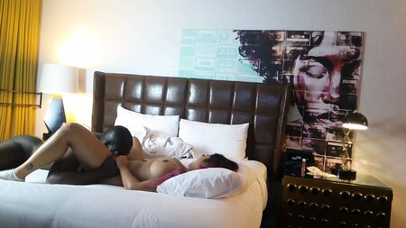 Seksi ve dolgun Filipinli Jasmine Teaa, Prens Jean'e oral seks yapıyor