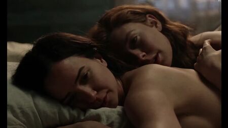 Vanessa Kirby ve Katherine Waterston'ın lezbiyen seks sahneleri
