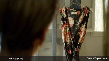 Denise Gough – birkaç ateşli seks sahnesinde tam çıplaklık ve seks