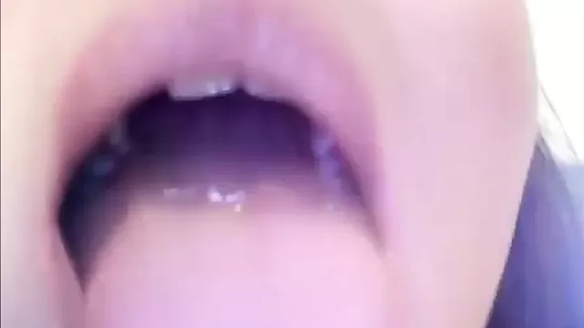 Yashirin kameraga siyayotgan mast odamlar Squirt video