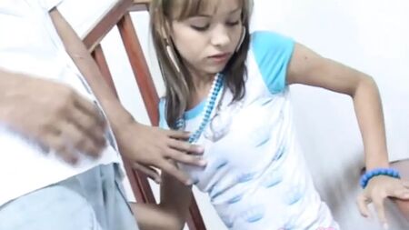 Selina, sakso çekip sikiştikten sonra spermle kaplı