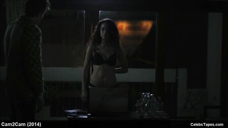 Jade Tailor, Martina Gunjaca ve Sarah Bonrepaux üstsüz