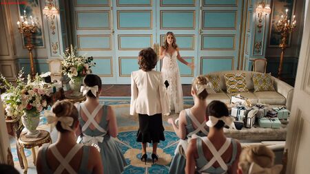 Elizabeth Hurley, Emily Barber - The Royals 4. Sezon 6. Bölüm (2018)