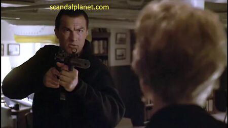 Erika Eleniak’ın Under Siege Filmindeki Çıplak Sahnesi – ScandalPlanet.Com