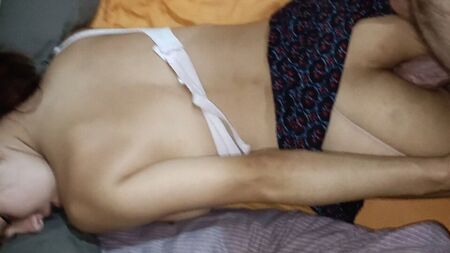 Arkadaşımın kız arkadaşı, erkek arkadaşıyla yaparken acı hissetmemesi için benim kocaman aletimle anal seks denemek istiyor
