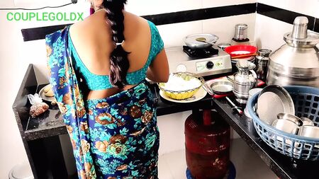 (Mutfak seksi) 6) Kayınvalide, sevişmeleri bitene kadar inlemeye devam ediyor