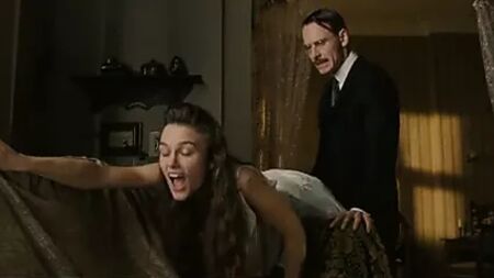 Keira Knightley'e şaplak atıldı