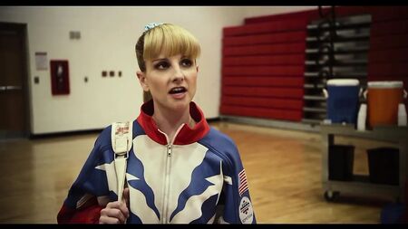 Ünlü Melissa Rauch, Bronze'da müstehcen bir performans sergiliyor