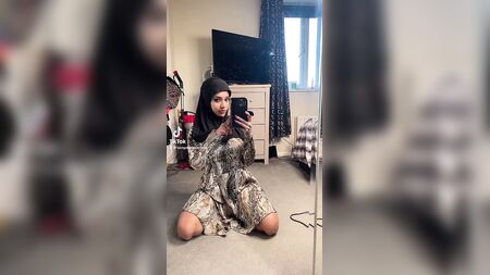 Yasmina Khan'ın TikTok'ta yayınladığı müstehcen çıplak dildo videosu