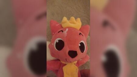 PinkFong peluş oyuncağına boşalmak