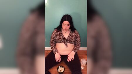 BBW Mskristinaxo'nun aile boyu akşam yemeği (ve geğirmeler)
