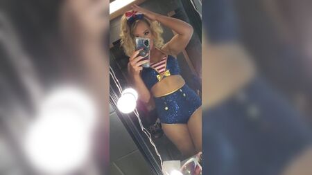 WWE - Lacey Evans'ın aynada çektiği seksi selfie, Ocak 2021