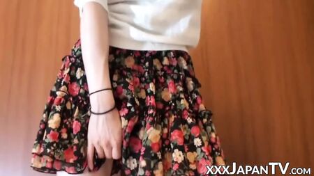 Japon amatör kadınlar amlarını yakın çekimde gösteriyor