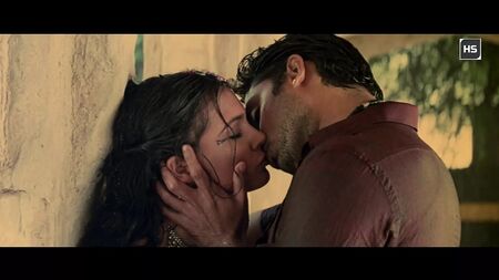 Lara Dutta – Ateşli Öpüşme Sahneleri 1080p