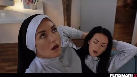 Seksi ve güzel travestiler sperm fışkırtıyor - Gerçek Hayattan Futanari Derlemesi