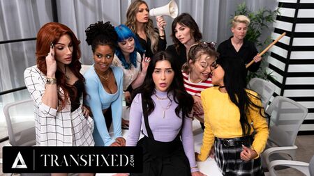 TRANSFIXED - OFİS ETİKETİ - Ateşli Trans Patron Jade Venus ve Jane Wilde, Çalışanların Gözü Önünde Sevişiyor!