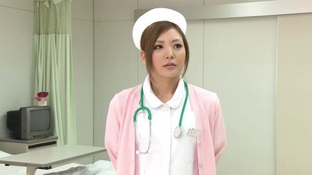 Ateşli Japon hemşire, hastanede yatağında azgın bir hasta tarafından beceriliyor!