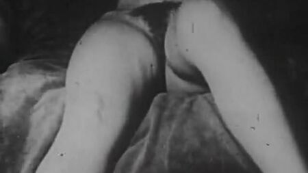 Birbirlerini Zevke Getiren İki Çıplak Kız (1930'lardan Kalma)
