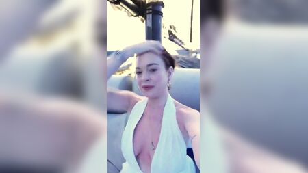 Lindsay Lohan (Dekolte) Göğüs Ucu Açığa Çıkması