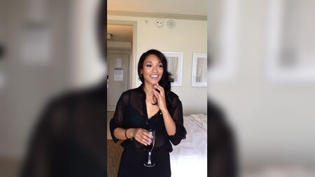 Candice Patton provada çok güzel görünüyor
