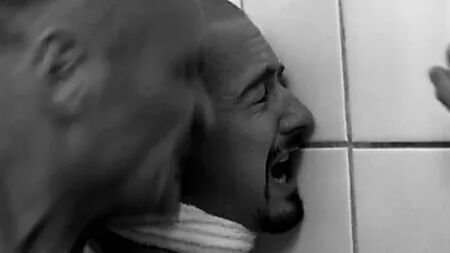 Popüler bir filmin dövüş sahnesi - American History X