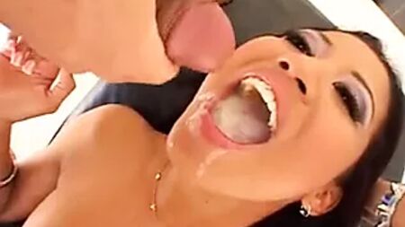 Lily Thai 4 kez boşalıyor