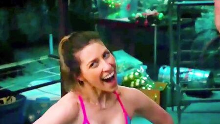 Eden Sher - Netflix Filmi Üvey Kız Kardeşler