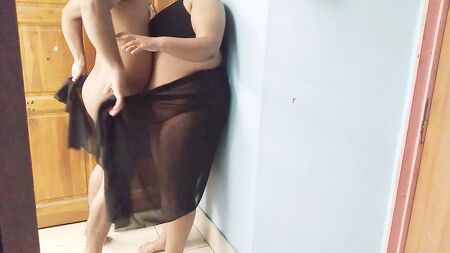 (Malik, Desi Kamwali Ladki'yi fena halde becerdi) Yeni akıllı ve güzel hizmetçim - Büyük Göğüsler ve Büyük Kalça - Evde Çekilmiş