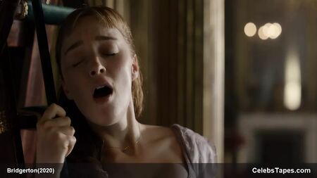 Phoebe Dynevor'un seks kaseti