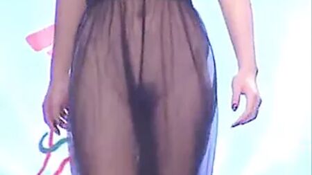 Üstsüz Moda Gösterisi - Tayvan