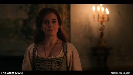 Ünlü Elle Fanning’in “The Great” dizisindeki çıplak ve seks sahneleri