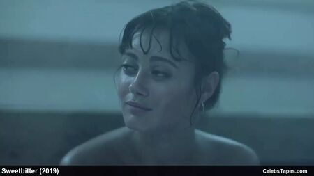 Ella Purnell'in filmdeki üstsüz ve erotik sahneleri
