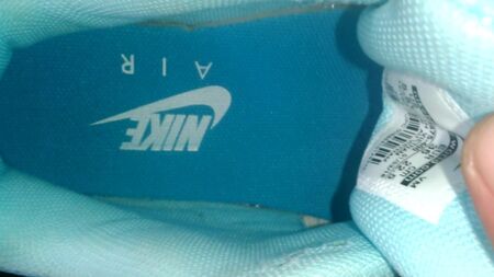 Kız arkadaşımın Nike Air Max'leriyle ilk kez boşalma