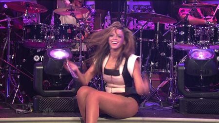 Beyoncé - Single Ladies (Put a Ring on It) SNL Canlı 2008