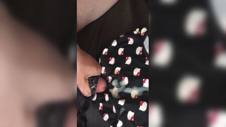 Bikini giyip Hello Kitty bikinisi üzerinde orgazm olmak