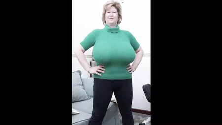 Hoşuma Giden Göğüsleri Dolup Taşan Olgun Kadınlar