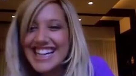 Ashley Tisdale'in web kamerası videosu