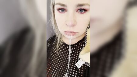 Maskenin altında gizli gag dildo