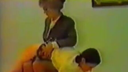 Teyzeler tarafından şaplak atıldı